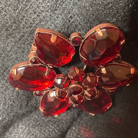Vintage copper and faux ruby flower brooch - Picture 3 of 5